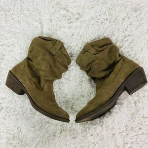 Brash tan faux suede Slouchy Ankle western Booties size 7